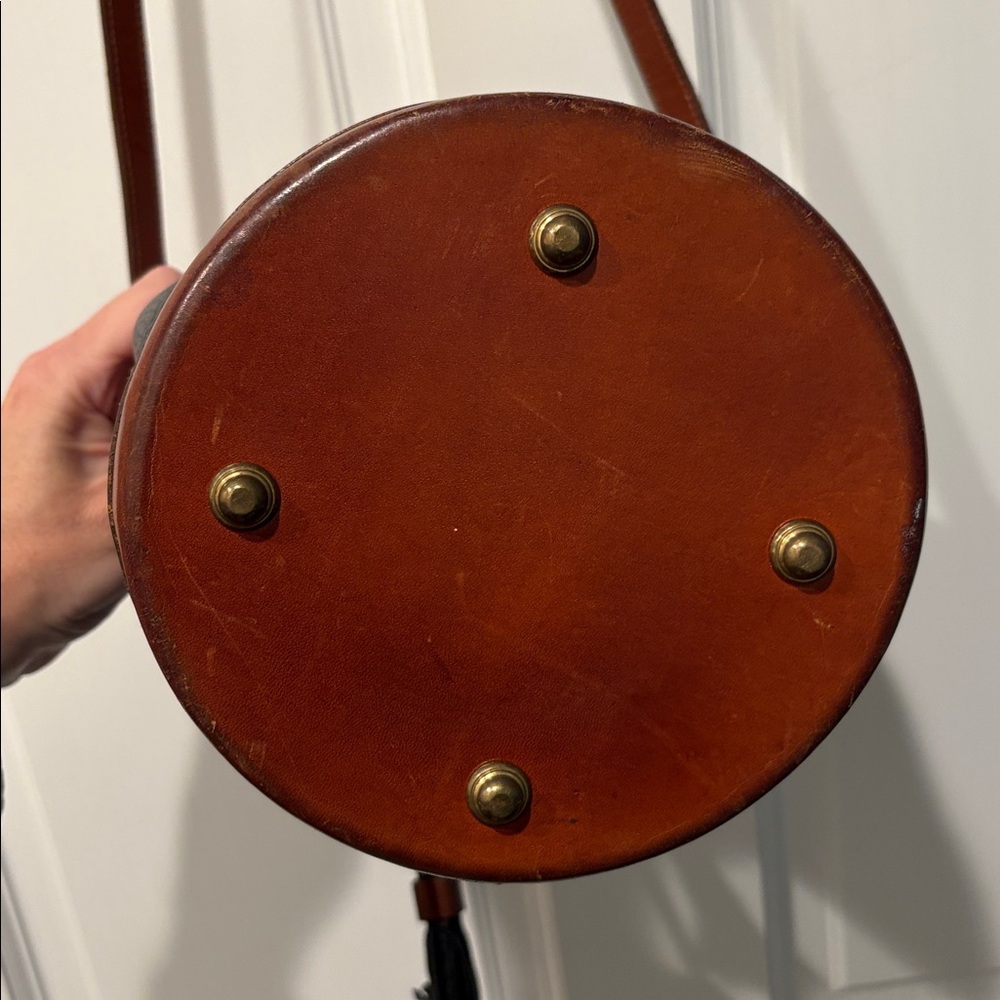 Vintage Dooney & Bourke All-Weather Leather drawstring bucket bag - Picture 8 of 9